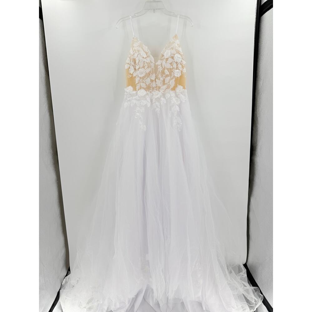 Boho White Tulle Wedding Dress A-Line V-Neck 3D Floral Applique - Size 10